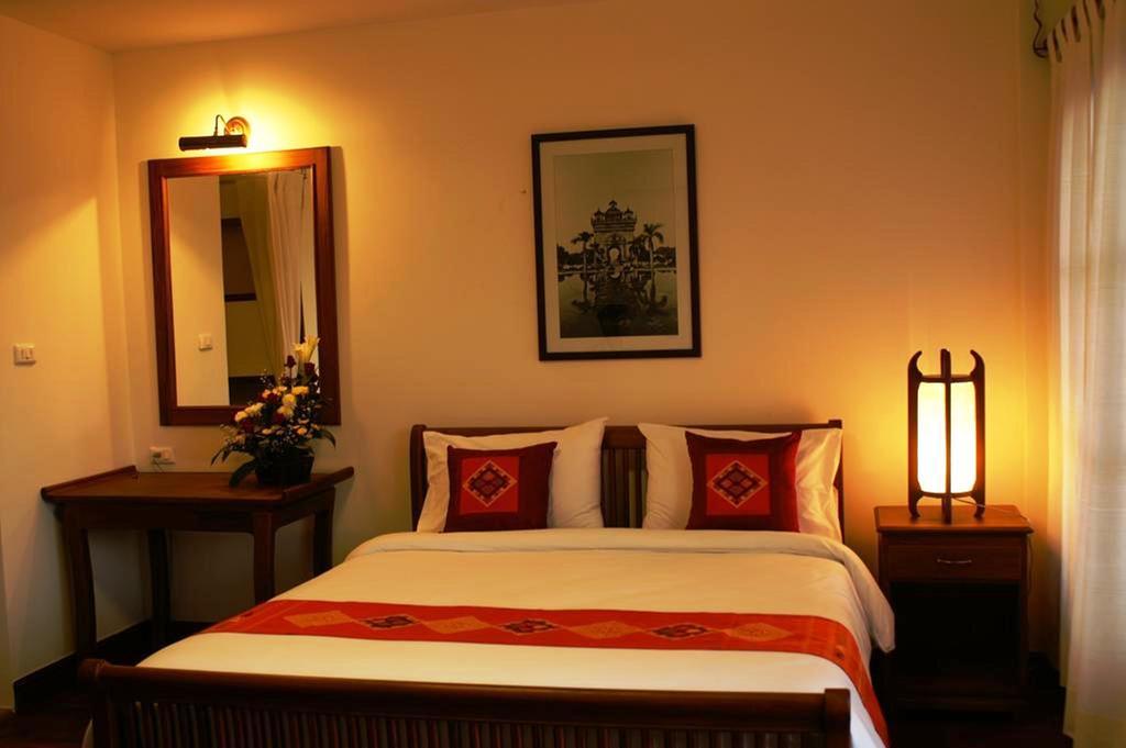 Avilla Phasouk Hotel Vientiane Exterior foto